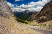 Údolí s horou Monte Civetta v pozadí